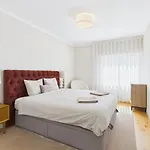 Sea View, 2 Bedroom Terrace & Garage In Sao Domingos | By Airnest São Domingos de Rana